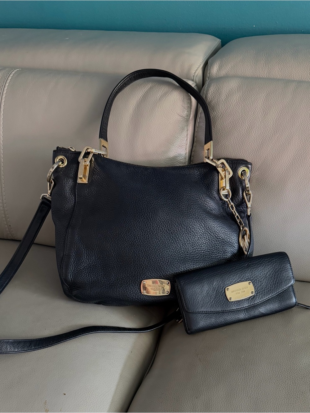 Micheal Kors Black Pebbled slouch Medium Bag. With Matching Wallet EUC